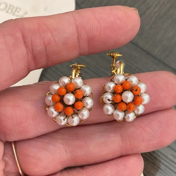 Vintage Hobe Orange and White Beaded Necklace and Clip Earring Set with Tags - Picture 7 of 17